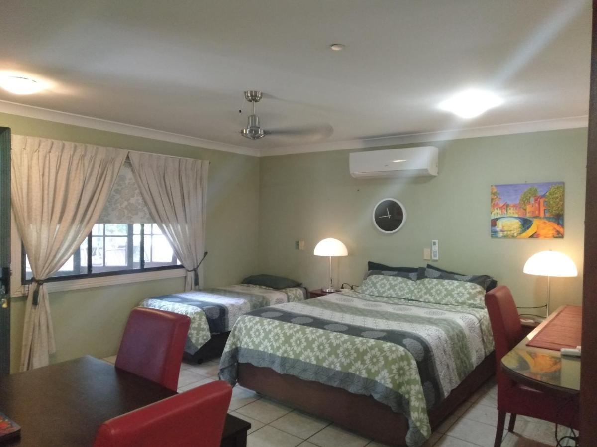 קאירנס Homestay At Julie'S מראה חיצוני תמונה